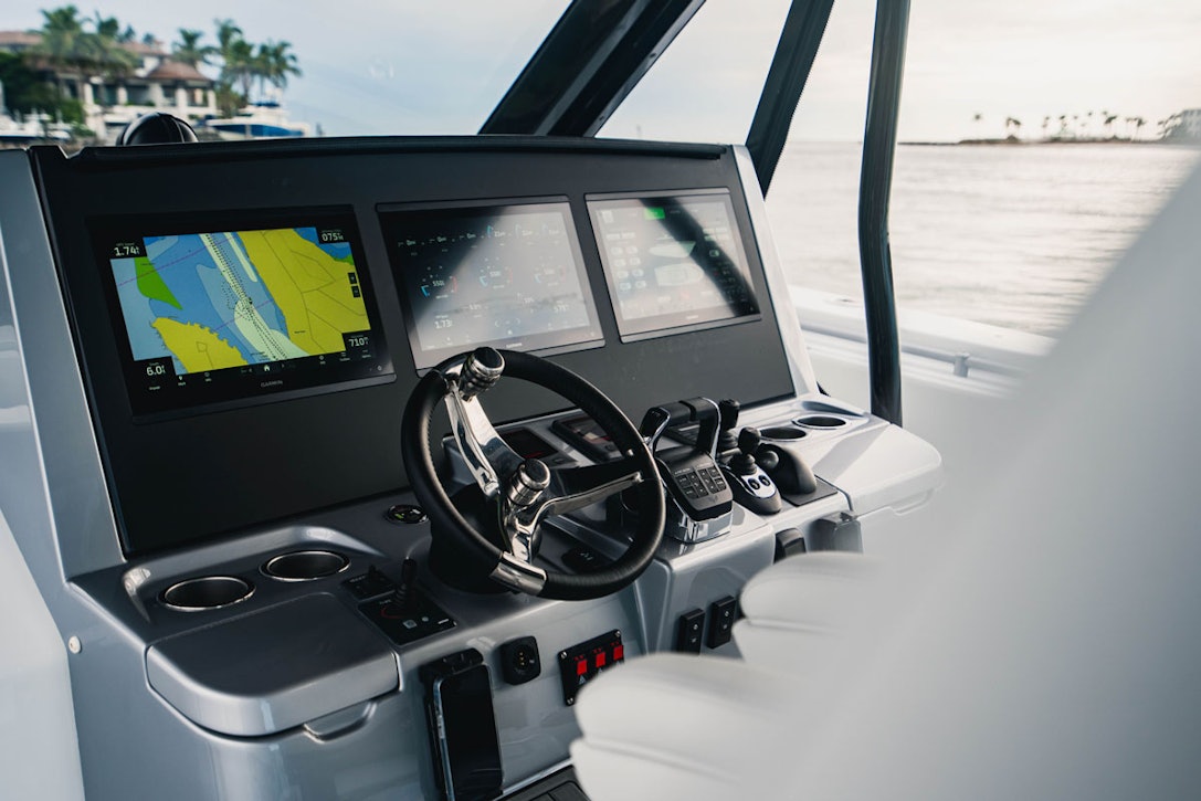 OCEAN 1 Yachts HALO 470 Super Console Mechanical & Electrical