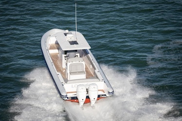 Ocean-1-Rogue-370-tender-13